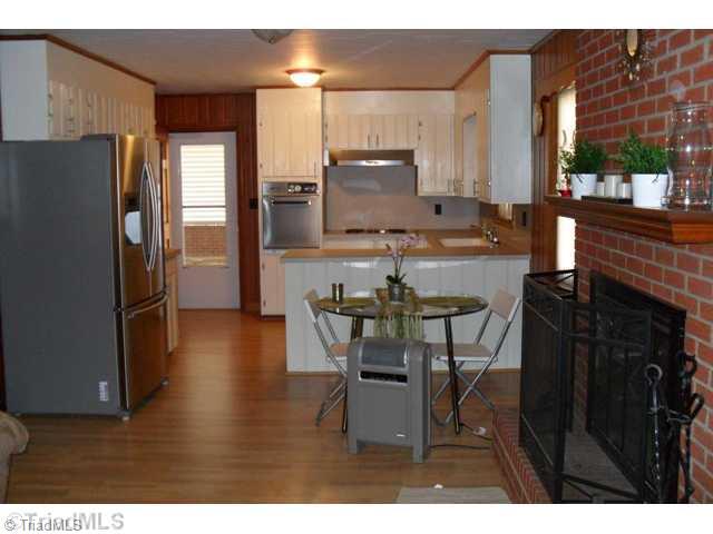 355 Frye Bridge Road Clemmons, NC 27012 - Photo 4 of 15 Kitchen.