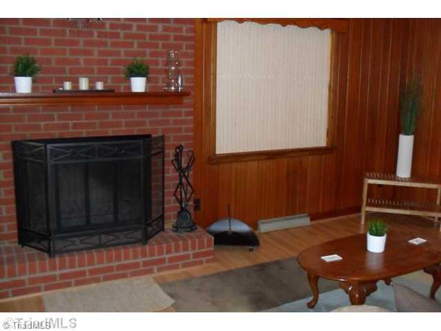 355 Frye Bridge Road Clemmons, NC 27012 - Photo 5 of 15 Den/Family/Great Room.