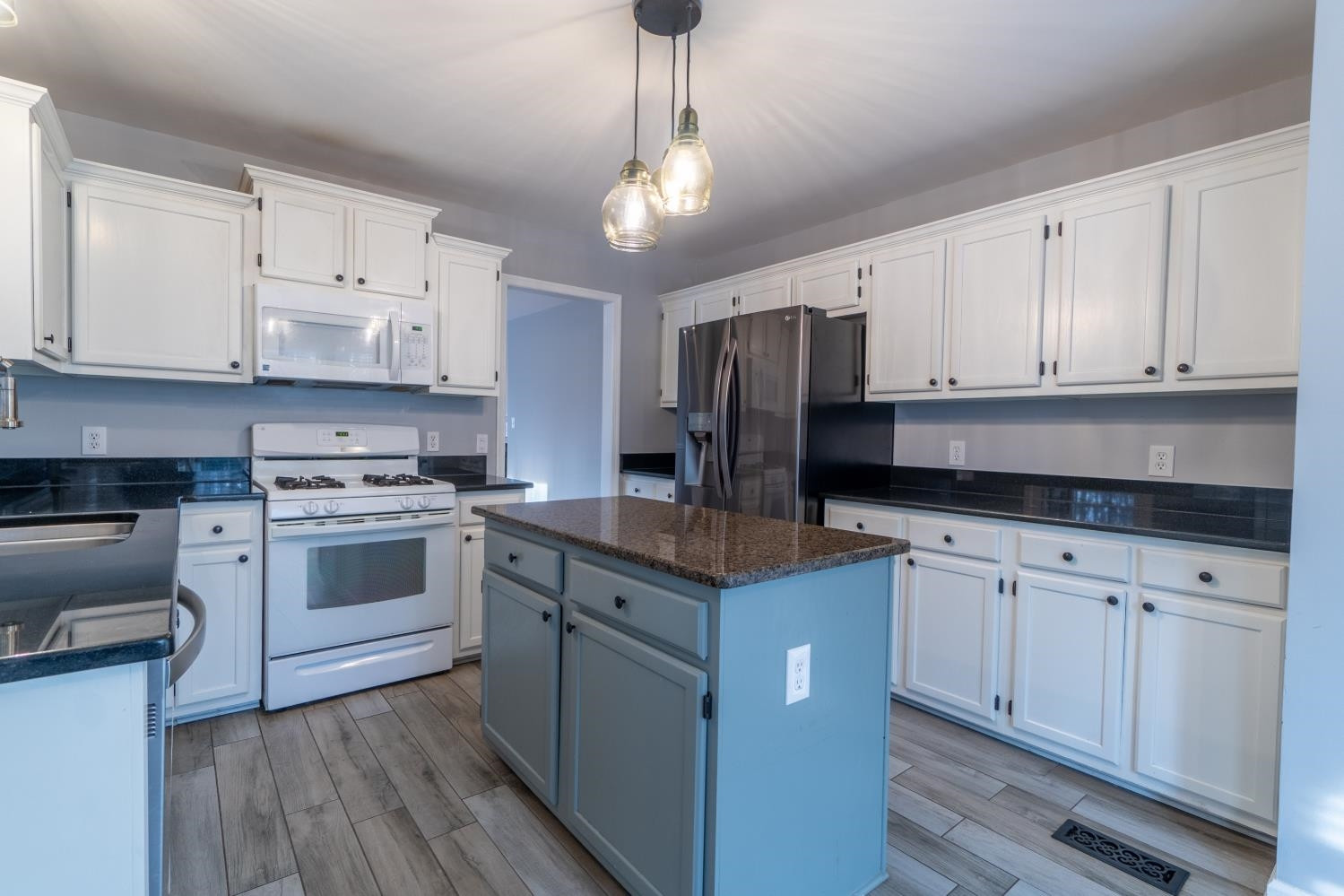 5525 Banwell Place Raleigh, NC 27613 - Photo 17 of 39 Photo 17