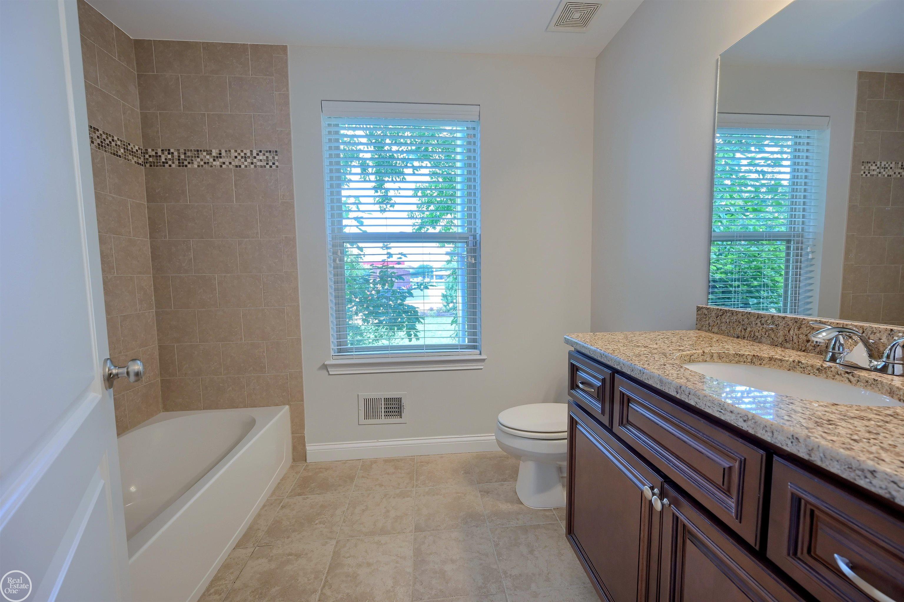 8199 22 Mile Road, Unit RIGHT SIDE ) Utica, MI 48317 - Photo 22 of 59