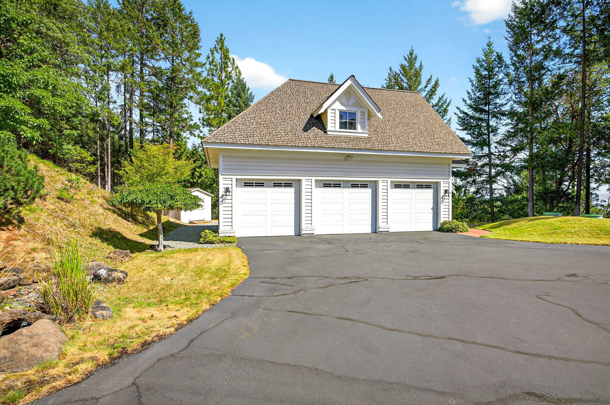2405 Johns Peak Road Central Point, OR 97502 - Photo 5 of 112 ApxJP00119