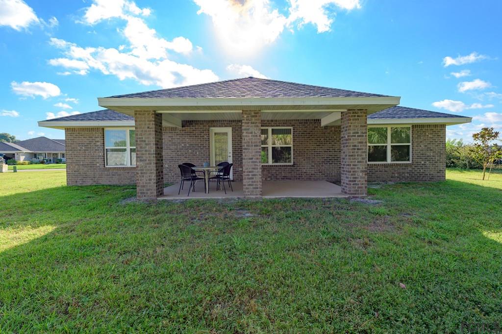 20 Turtle Ridge Drive Flagler Beach, FL 32136 - Photo 8 of 47 a view of a house with a yard