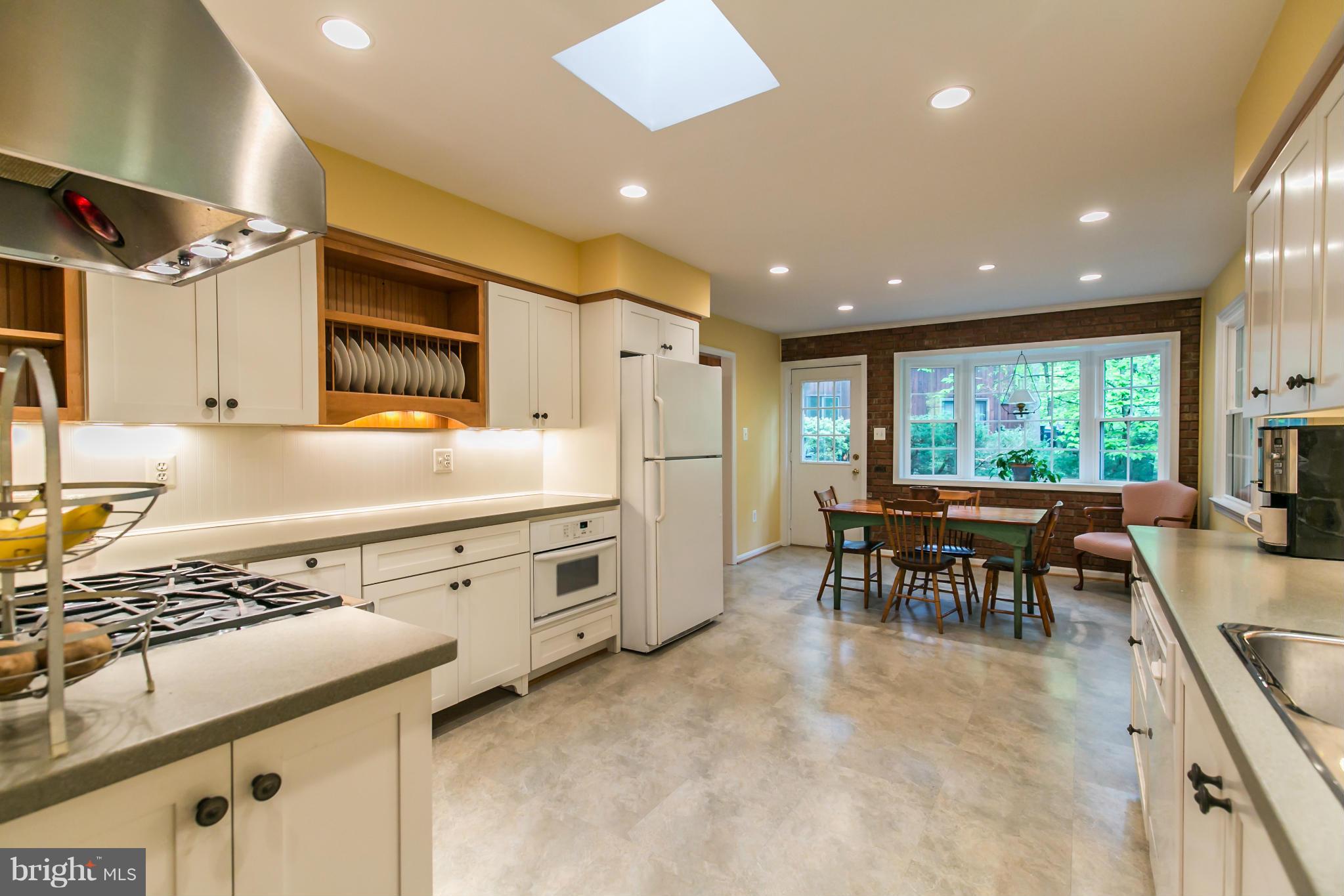 10722 Midsummer Drive Reston, VA 20191 - Photo 4 of 27 Large, table-space kitchen with great light.