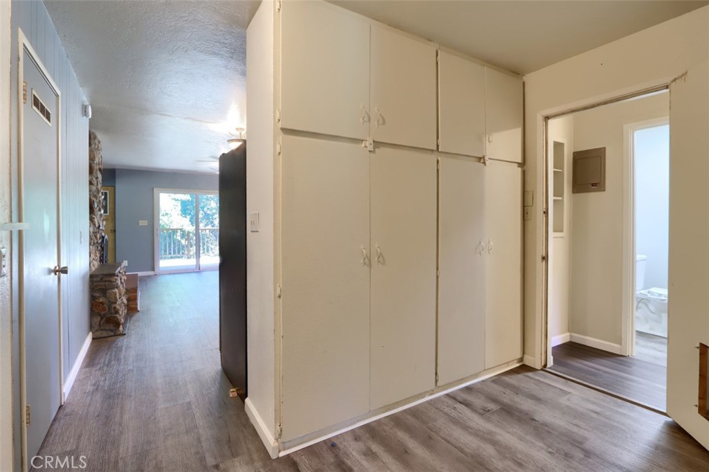 4949 Indian Peak Road Mariposa, CA 95338 - Photo 29 of 56 a view of a livingroom with wooden floor