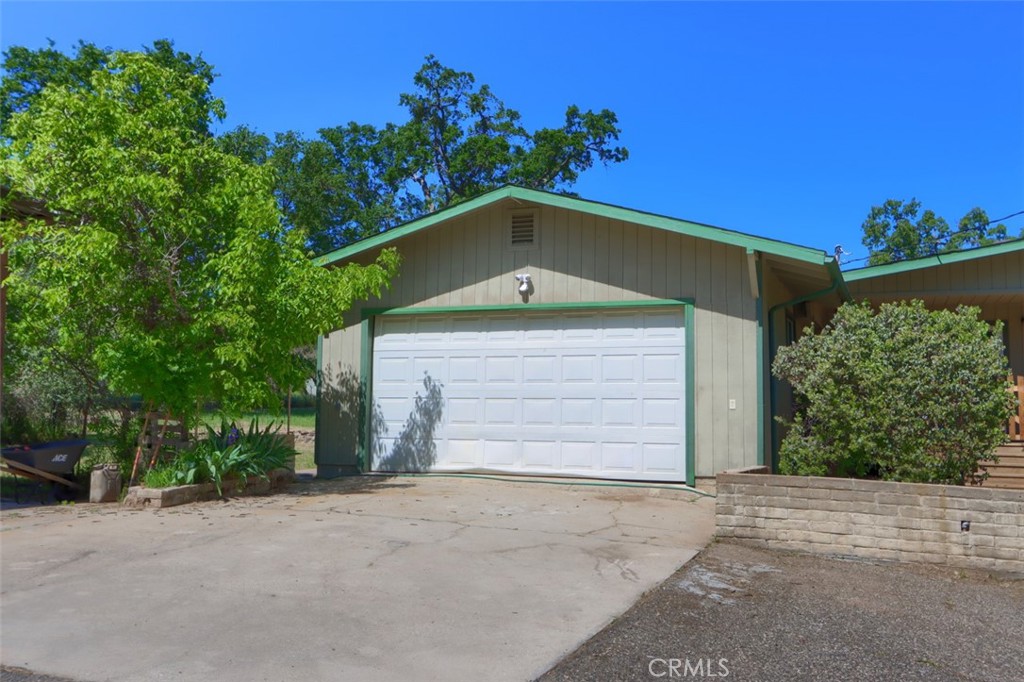4949 Indian Peak Road Mariposa, CA 95338 - Photo 34 of 56 a front view of a house with a yard and garage