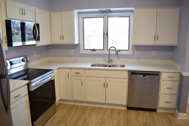 $3,000 | 1224 East Thurston Drive, Palatine, IL 60074