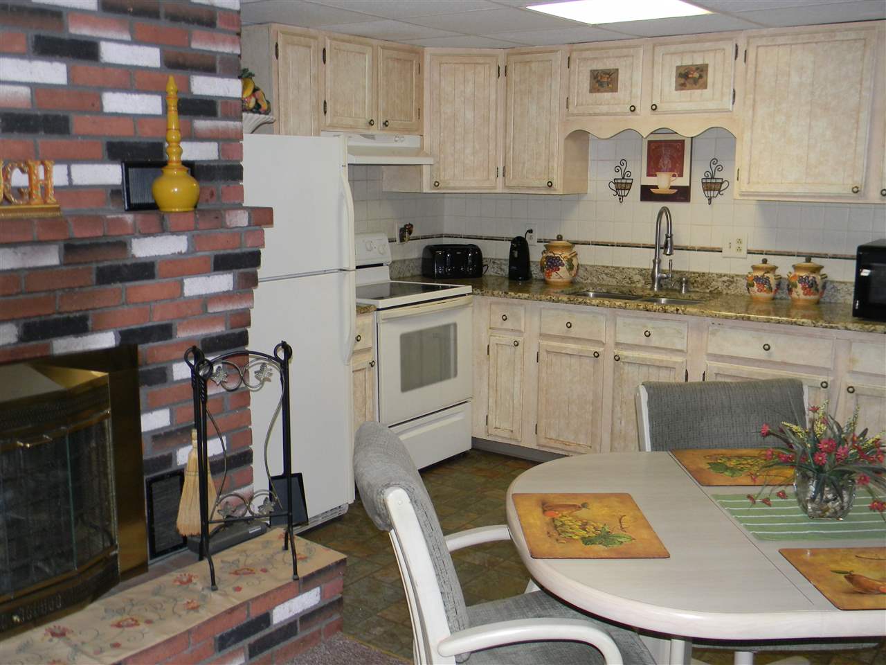 49 Morrill Road Hooksett, NH 03106 - Photo 4 of 40