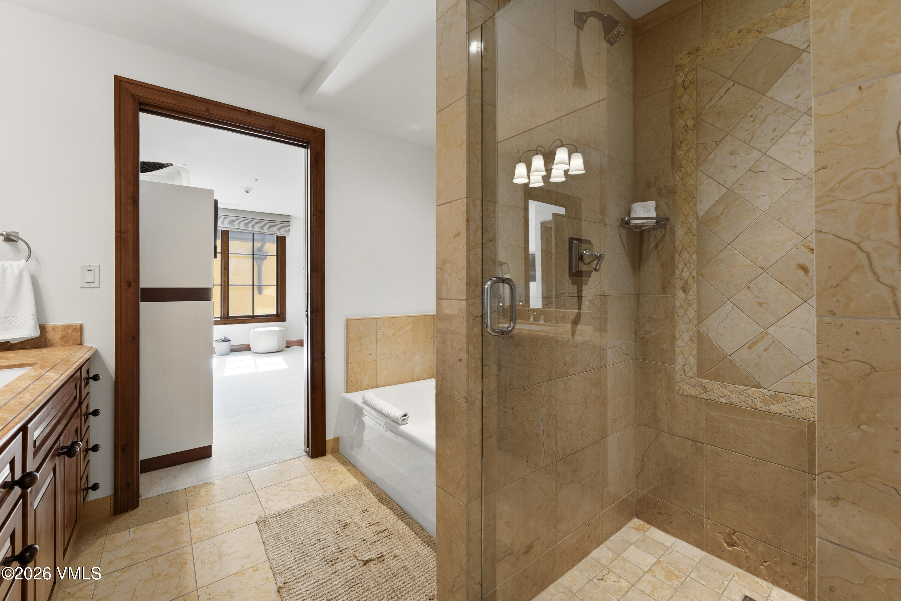 728 West Lionshead Circle, Unit R514 Vail, CO 81657 - Photo 28 of 36 En-suite bunkroom bathroom