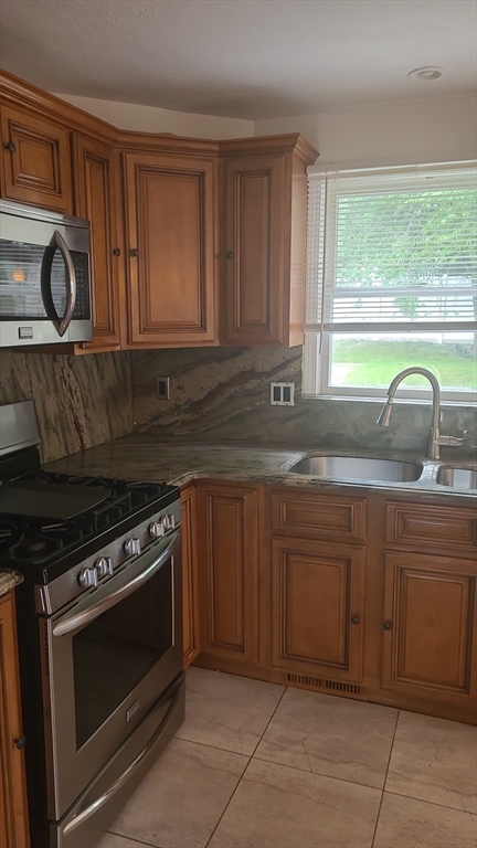 39 Westport Road Worcester, MA 01605 - Photo 11 of 40