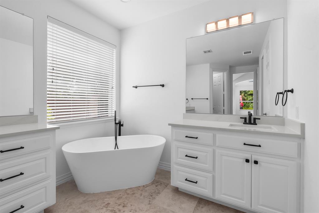 1013 Siena Drive Southlake, TX 76092 - Photo 16 of 31 a bathroom with a bathtub a double vanity sink and mirror