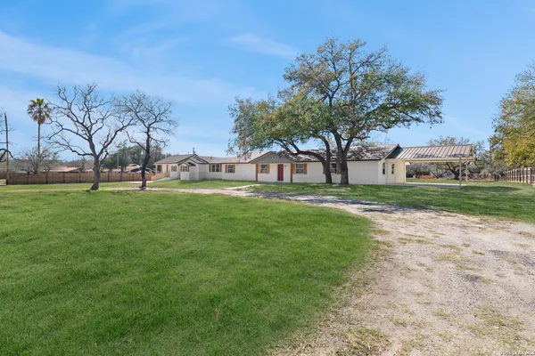 $574,999 | 113 Crestline Drive, Pleasanton, TX 78064