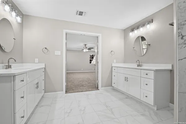 $574,999 | 113 Crestline Drive, Pleasanton, TX 78064