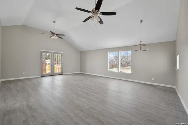 $589,900 | 113 Crestline Drive, Pleasanton, TX 78064