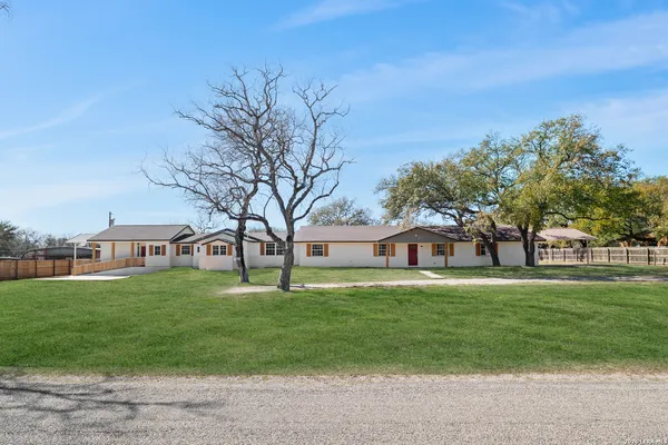 $574,999 | 113 Crestline Drive, Pleasanton, TX 78064