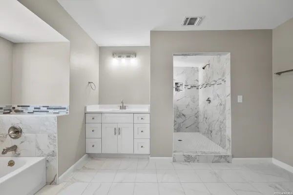 $574,999 | 113 Crestline Drive, Pleasanton, TX 78064