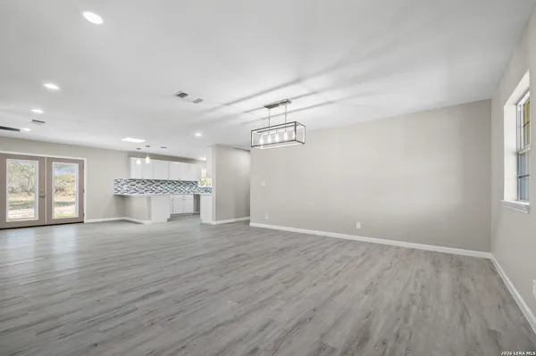 $574,999 | 113 Crestline Drive, Pleasanton, TX 78064