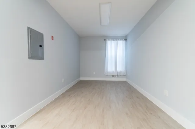 a view of empty room with window