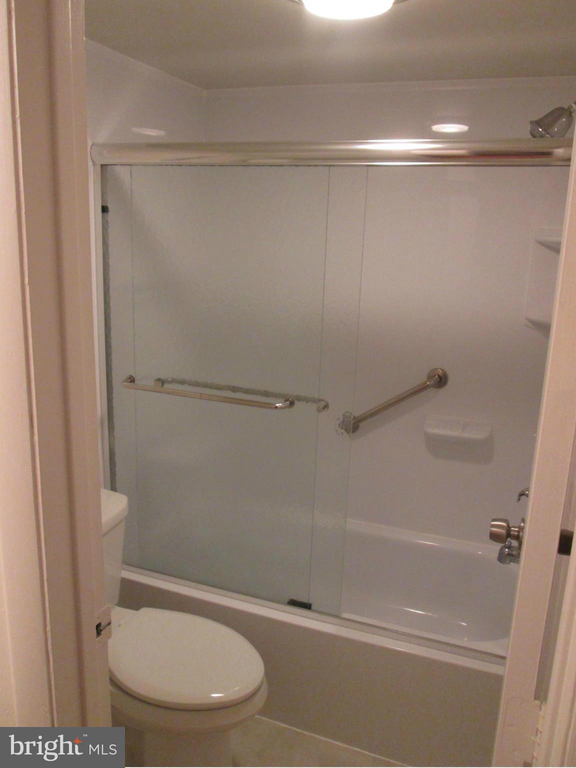 5808 Royal Ridge Drive, Unit R Springfield, VA 22152 - Photo 9 of 29 Bath