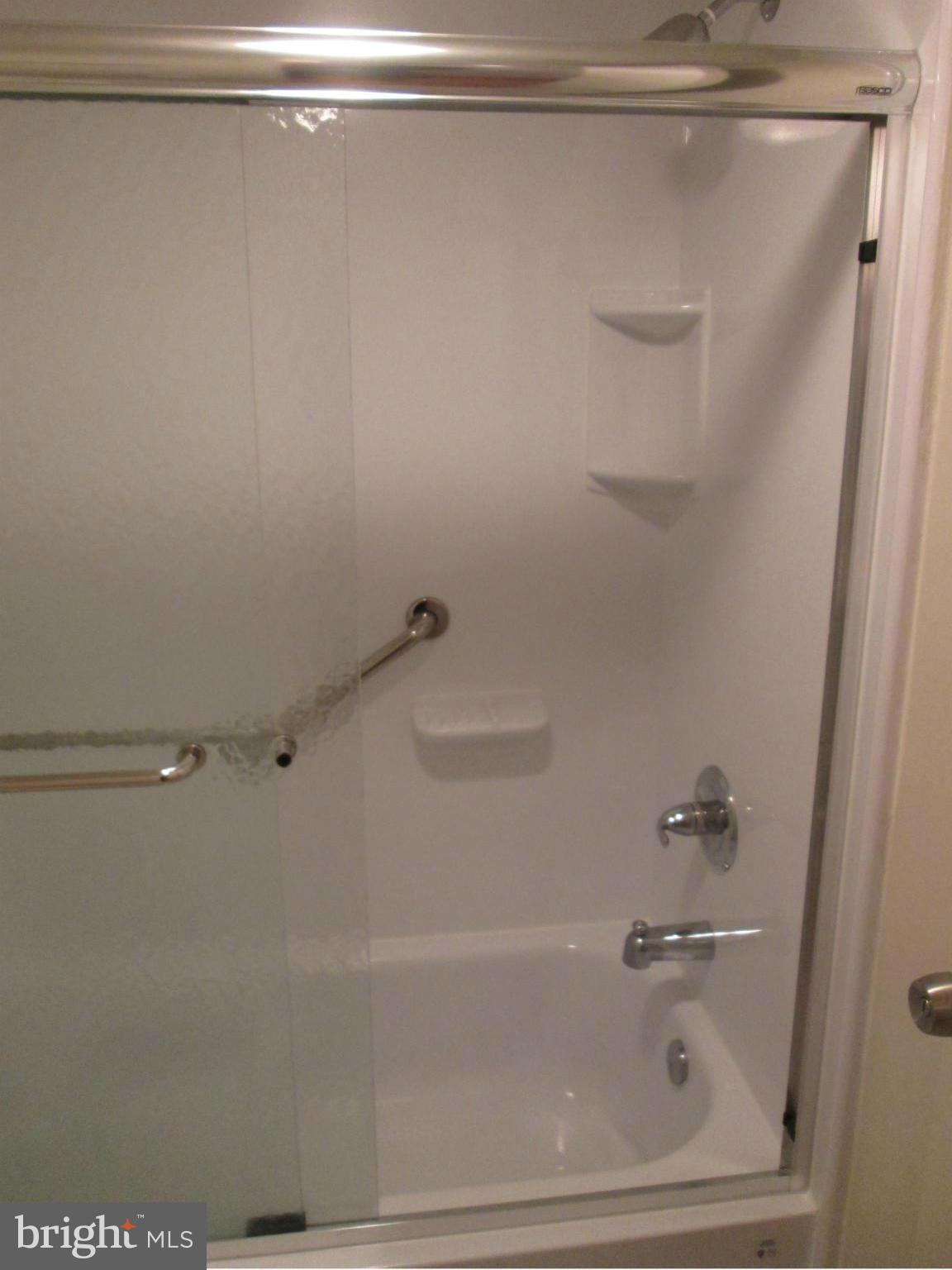 5808 Royal Ridge Drive, Unit R Springfield, VA 22152 - Photo 10 of 29 Bath