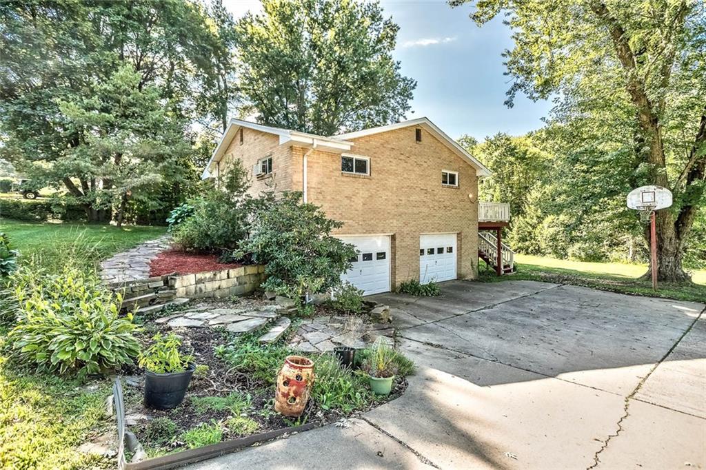 142 Overbrook Road Valencia, PA 16059 - Photo 2 of 21 Gallery Image 2