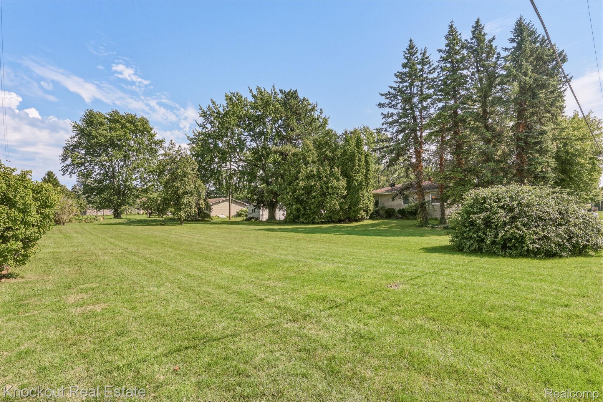 1755 South Reese Road Reese, MI 48757 - Photo 51 of 69 Expansive lawn with mature perimeter trees and shrubbery