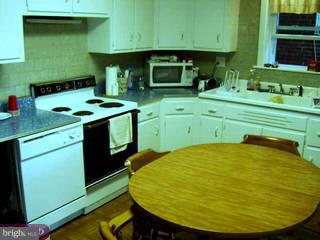 939 Fern Avenue Reading, PA 19607 - Photo 3 of 6