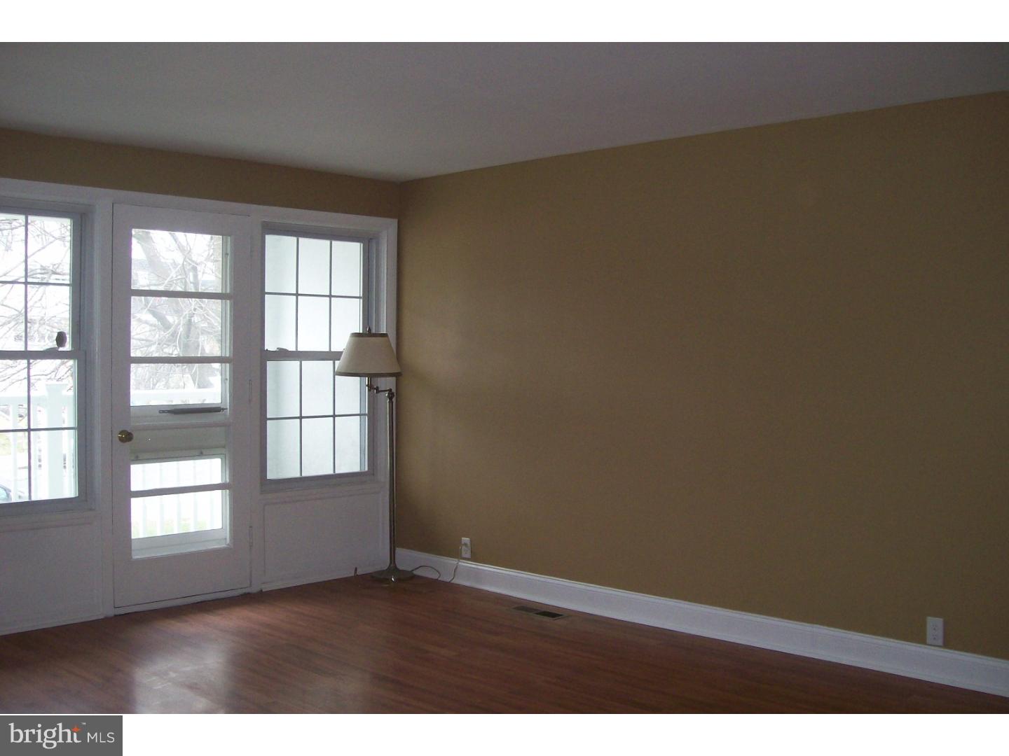 12017 Millbrook Road Philadelphia, PA 19154 - Photo 4 of 25 Living Room