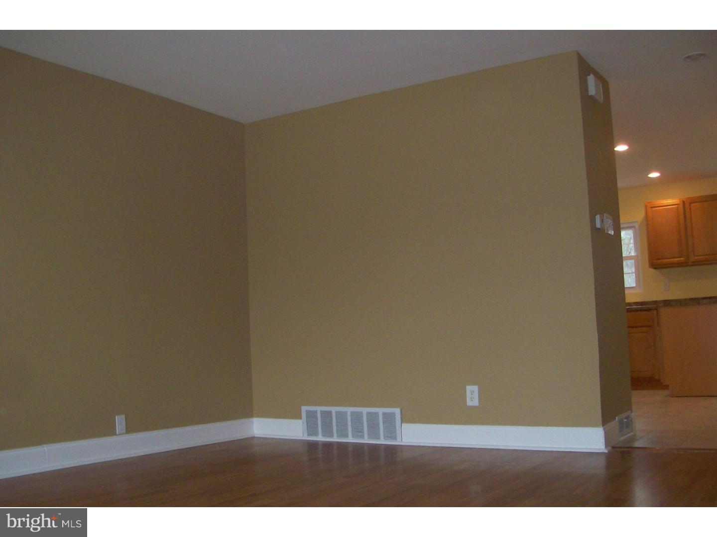 12017 Millbrook Road Philadelphia, PA 19154 - Photo 5 of 25 Living Room