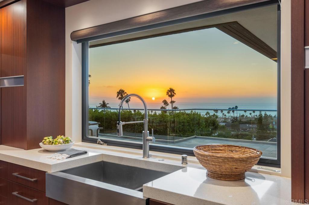 1126 Muirlands Vista Way La Jolla, CA 92037 - Photo 13 of 75