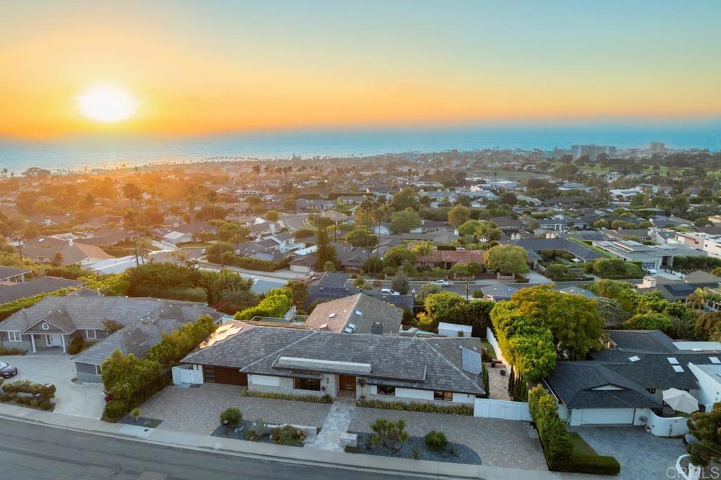 1126 Muirlands Vista Way La Jolla, CA 92037 - Photo 3 of 75