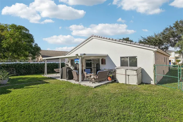 a view of a small yard in front of a house with a fountain