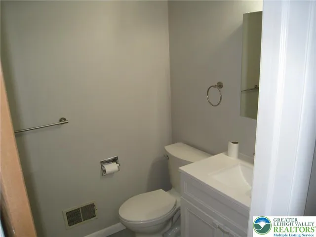 $2,200 | 2724 Madison Avenue, Bethlehem, PA 18017