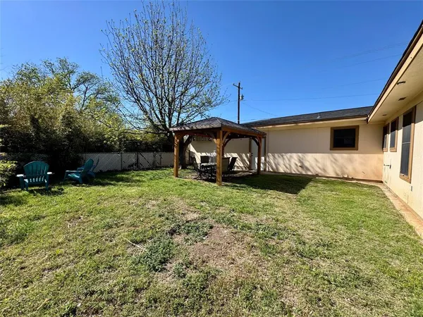 $239,000 | 1900 South Walnut Street, Brady, TX 76825