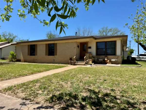 $239,000 | 1900 South Walnut Street, Brady, TX 76825