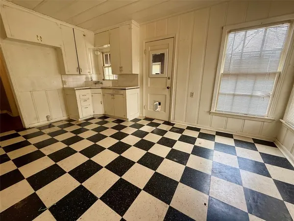 $270,000 | 2600 Frazier Avenue, Fort Worth, TX 76110