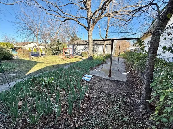 $270,000 | 2600 Frazier Avenue, Fort Worth, TX 76110