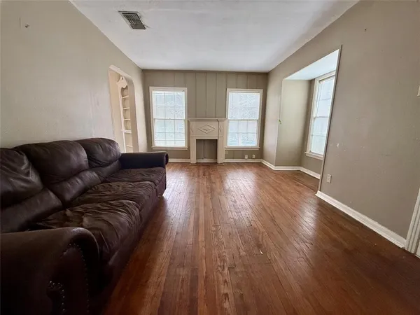 $270,000 | 2600 Frazier Avenue, Fort Worth, TX 76110