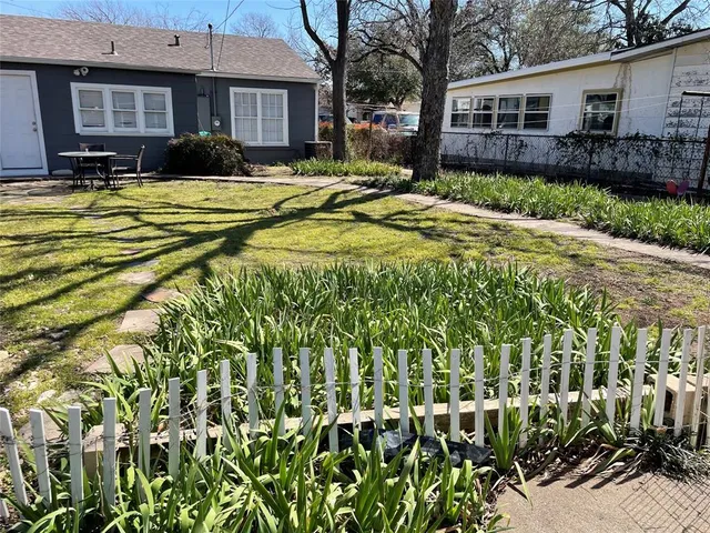 $299,000 | 2600 Frazier Avenue, Fort Worth, TX 76110