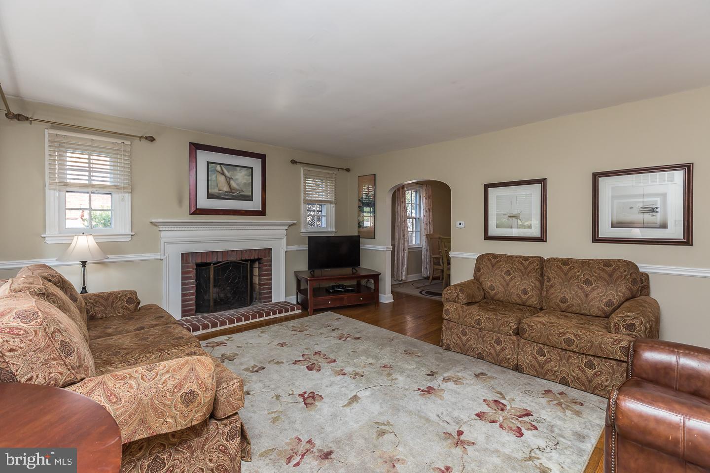531 Weymouth Road Springfield, PA 19064 - Photo 2 of 22 Spacious Living Room