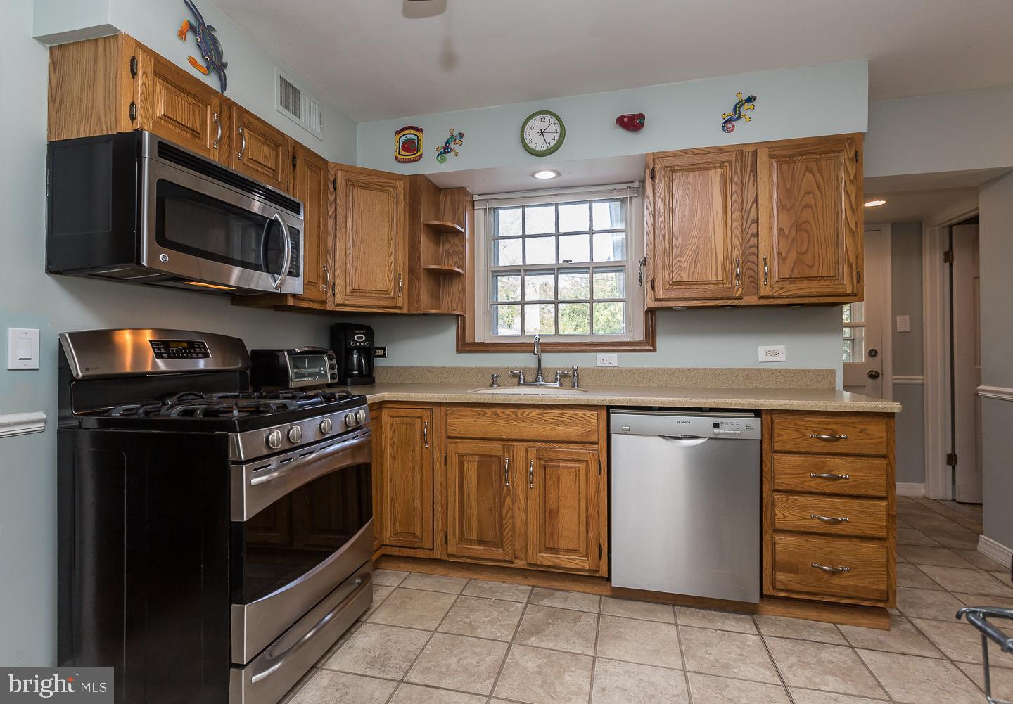 531 Weymouth Road Springfield, PA 19064 - Photo 5 of 22 Kitchen