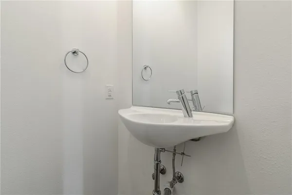 $3,500 | 2290 North Fitzhugh Avenue, Unit 20, Dallas, TX 75204