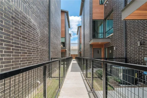 $3,500 | 2290 North Fitzhugh Avenue, Unit 20, Dallas, TX 75204