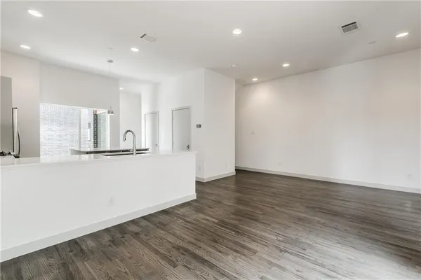 $3,500 | 2290 North Fitzhugh Avenue, Unit 20, Dallas, TX 75204