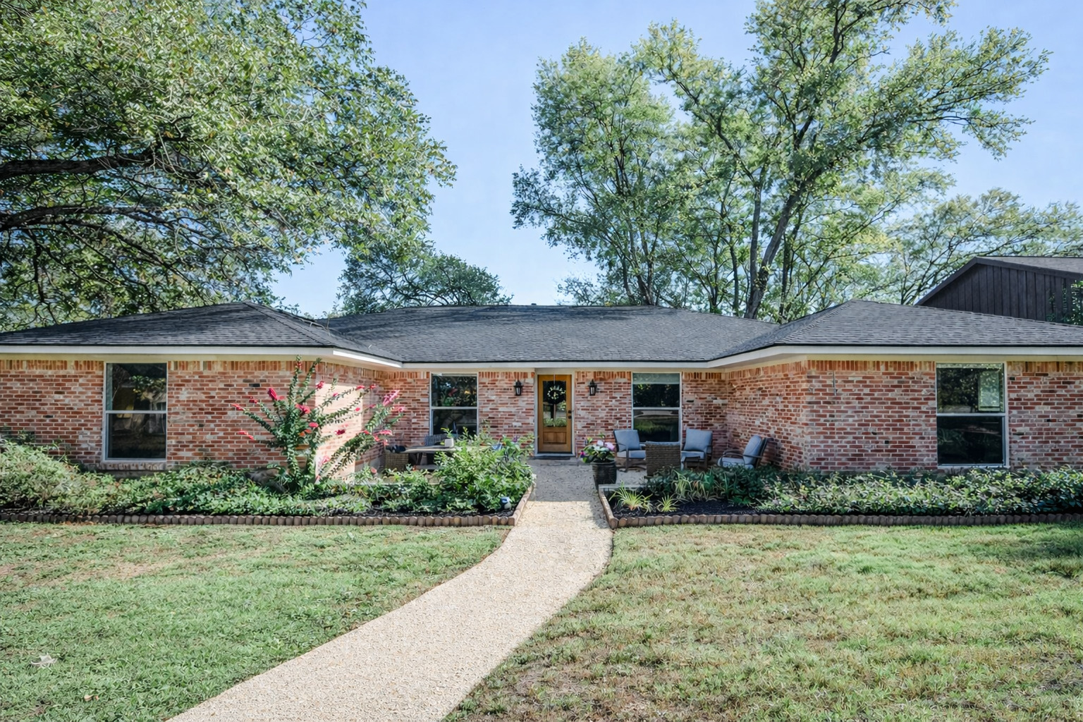 front view of house with a yard