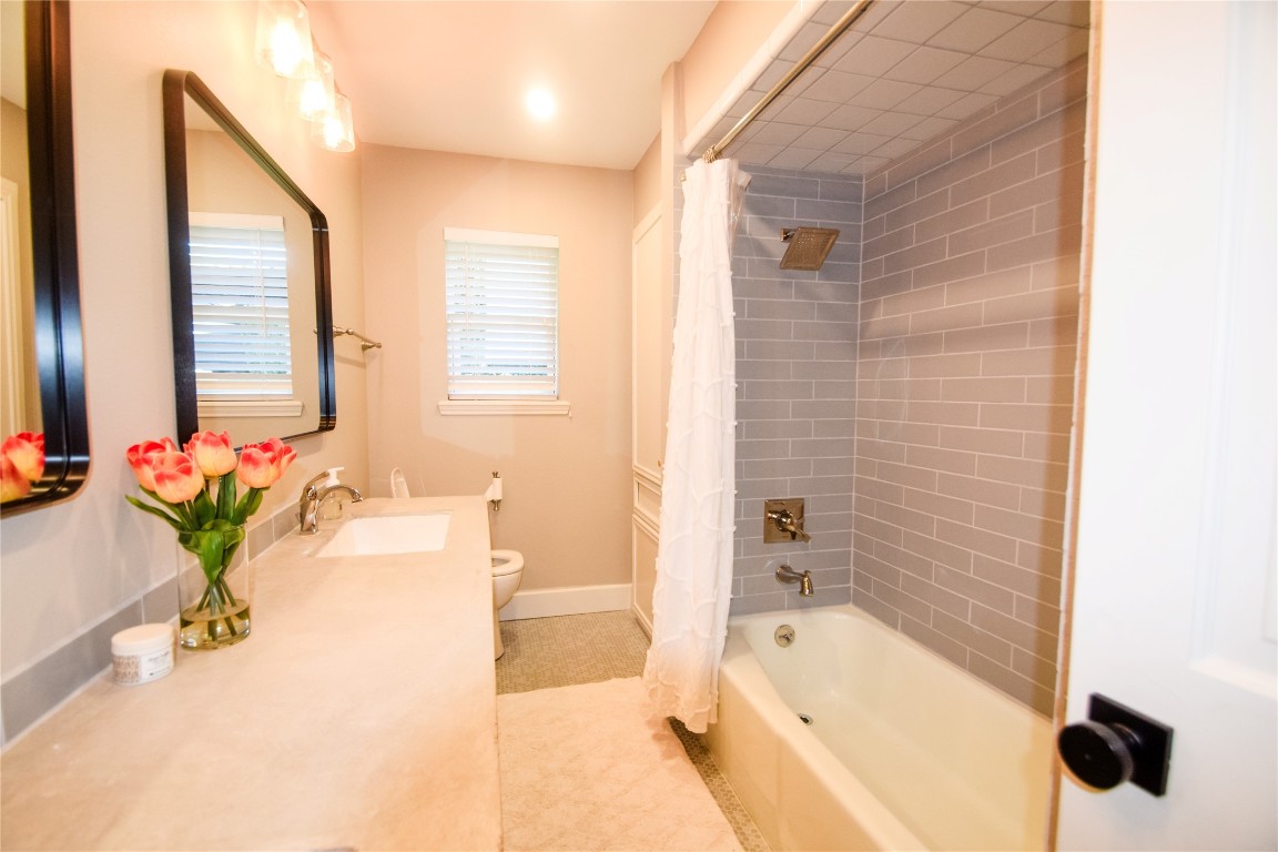 3618 Quiette Drive Austin, TX 78754 - Photo 16 of 31 a bath room with a bath tub and a sink