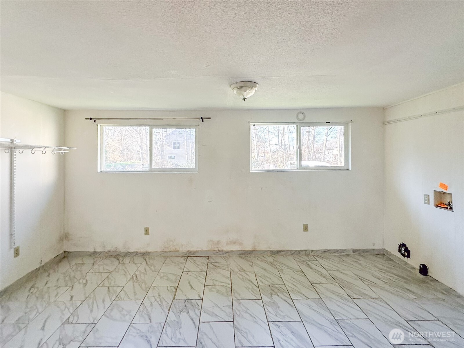 1222 West Schley Street Aberdeen, WA 98520 - Photo 15 of 31 a view of room with window