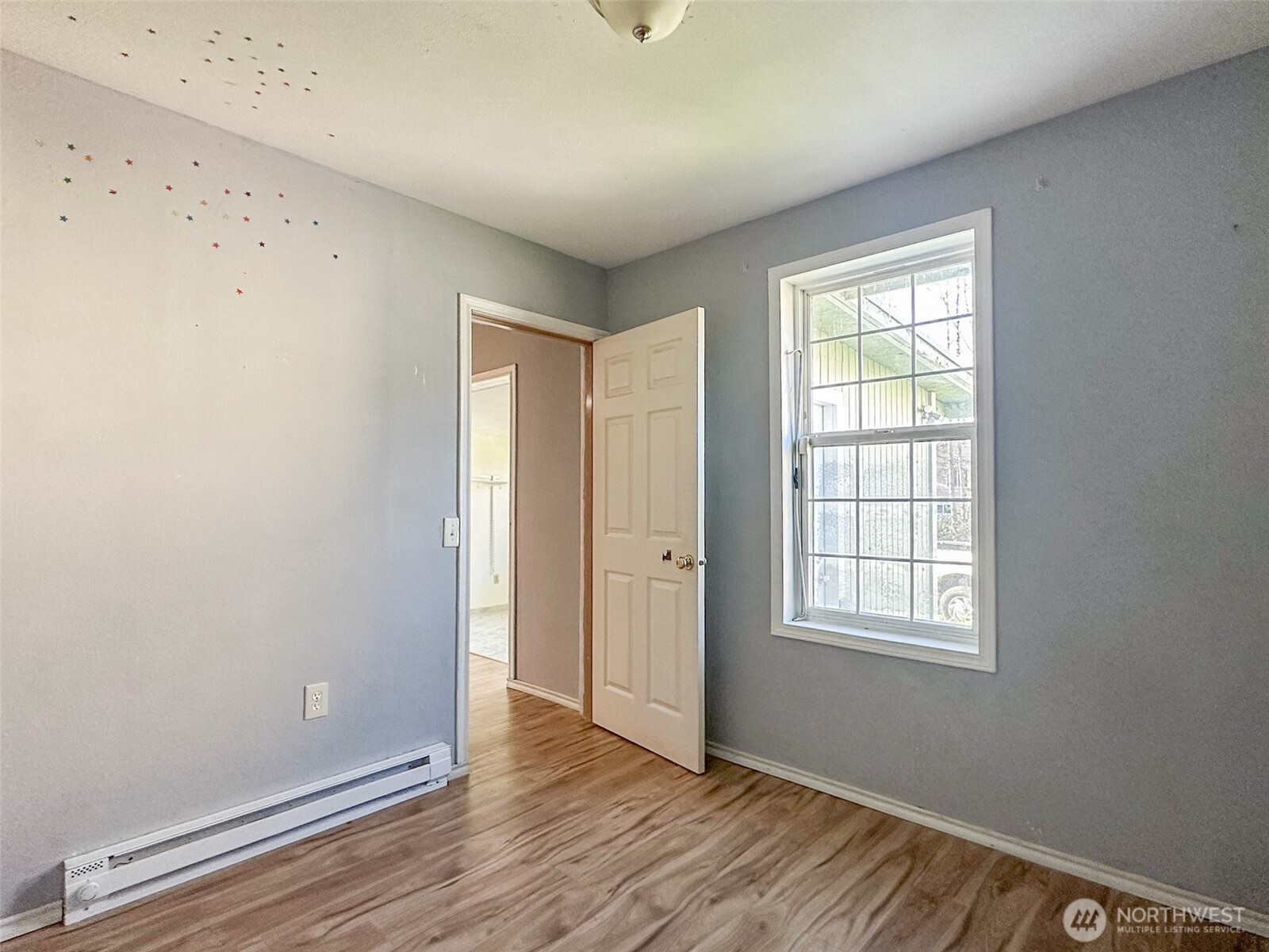 1222 West Schley Street Aberdeen, WA 98520 - Photo 19 of 31 an empty room with wooden floor and windows