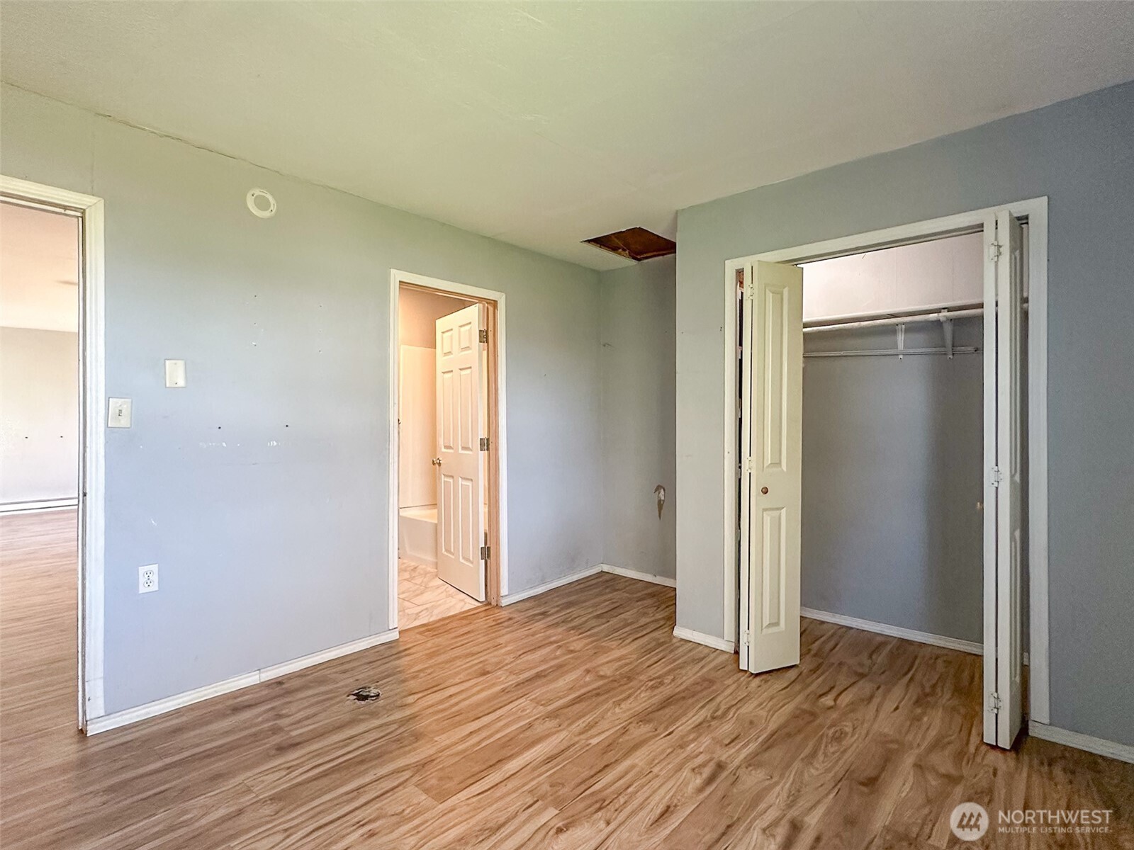1222 West Schley Street Aberdeen, WA 98520 - Photo 22 of 31 a view of an empty room with wooden floor and closet