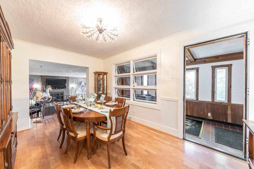 219 Castlegate Road Pittsburgh, PA 15221 - Photo 6 of 25 Enjoy wonderful meals in this bright dining room.