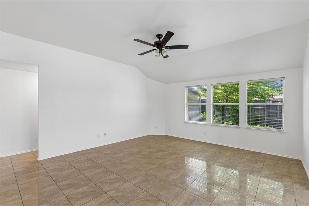 13887 Valley Ranch Road Fort Worth, TX 76262 - Photo 4 of 38